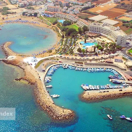 Gazde/Camere de închiriat One Bedroom Four Season Paralimni